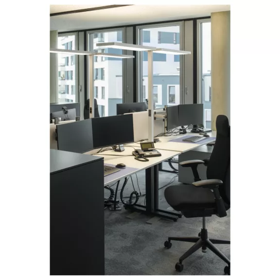 WORKLIGHT PRO fehér szabadon álló mozgás és fényérzékelős dimmelhető professzionális munkaasztal megvilágító állólámpa